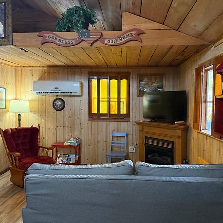 Cozy Cabin Walking Distance To Parkway! Pigeon Forge Zewnętrze zdjęcie
