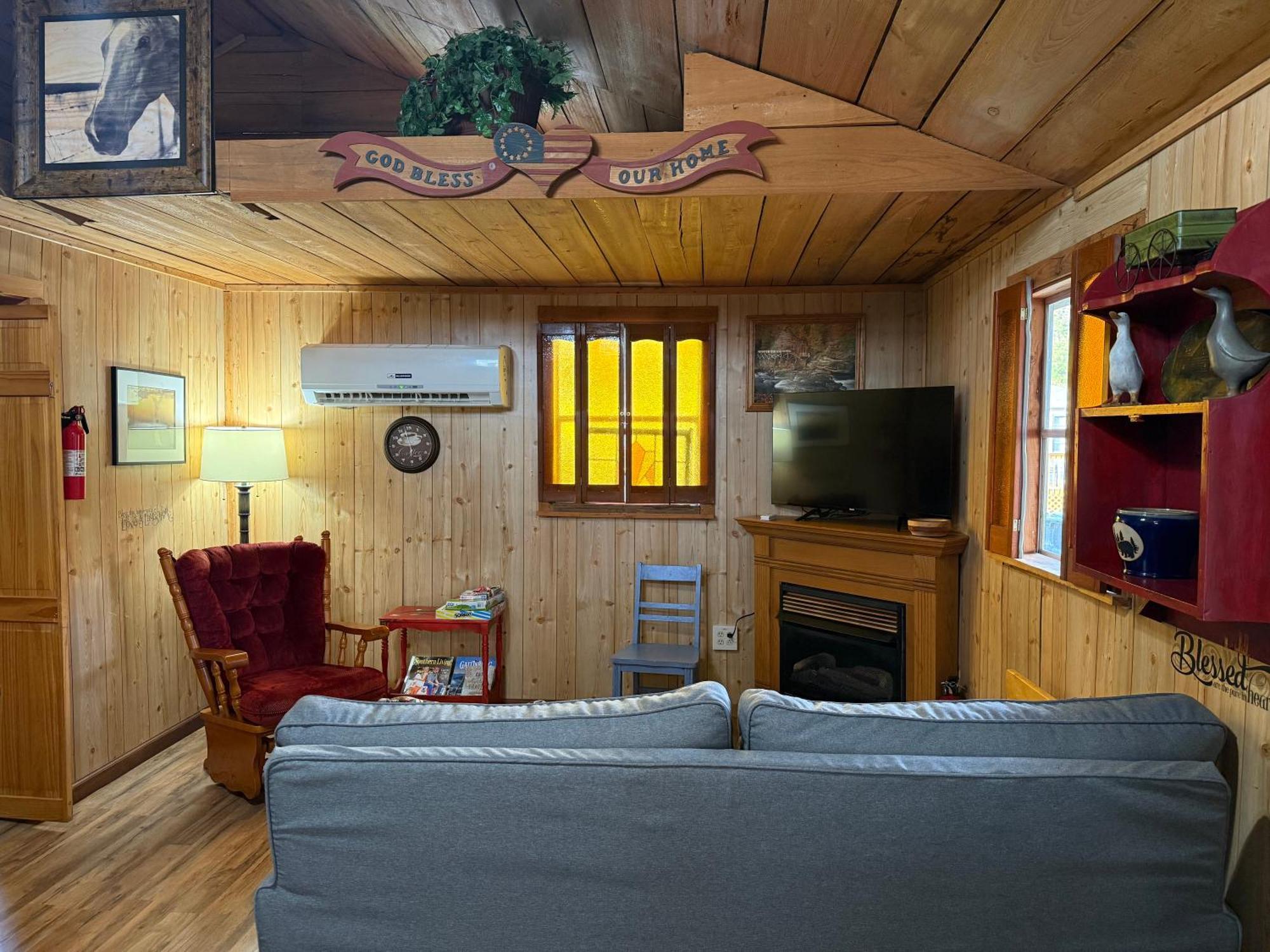 Cozy Cabin Walking Distance To Parkway! Pigeon Forge Zewnętrze zdjęcie